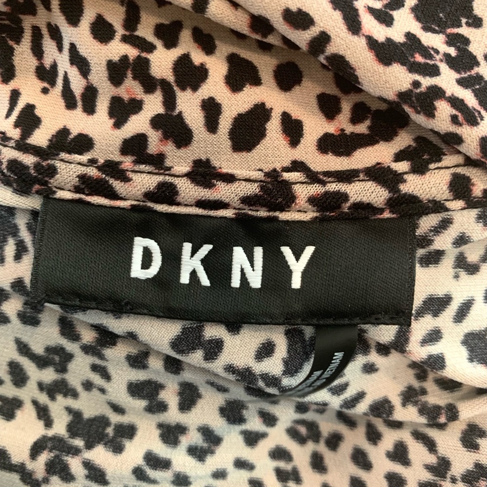 DKNY Animal Print faux wrap short sleeve stretch blouse, size medium - Picture 5 of 6